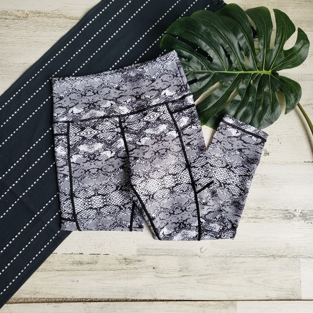 Zyia Active| Cobra Metallic Pocket LNT Leggings Crop Size 2